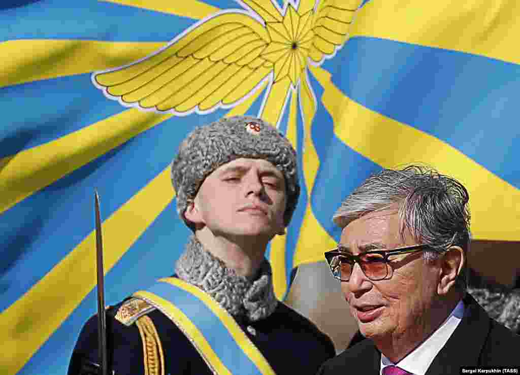 КАЗАХСТАН - Казахстанската владејачка парија Нур Отан го номинираше привремениот претседател Касим Зомарт Токаев за кандидат за претседателските избори што ќе се одржат на 9 јуни.