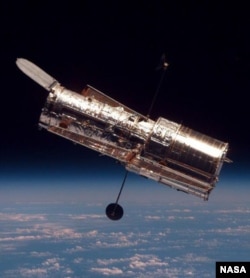 Космический телескоп "Хаббл" (снимок сделан с борта шаттла "Дискавери", 2007 год)
