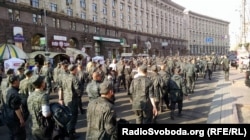 Строковики Нацгвардії, які відслужили необхідний термін, вийшли на мітинг з вимогою якнайшвидшої демобілізації. 13 жовтня 2014 року