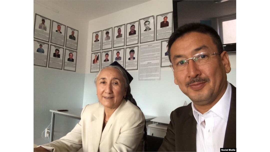 Uyğur lider Rabia Kadir və onun müavini Seyit Tümtürk.