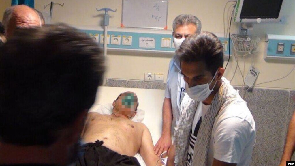 مدیرکل مدیریت بحران استان کرمانشاه گفته که این دو مصدوم بدحال با بالگرد به بیمارستانهای کرمانشاه اعزام شدهاند.