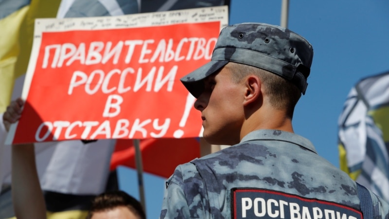 Moskwadaky protestlerde tussag edilen Nawalnynyň kömekçisi boşadyldy