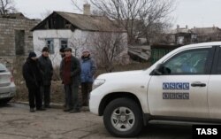 OSCE observers have been monitoring the situation on the ground in eastern Ukraine since 2014. (file photo)