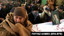 Представники шиїтської меншини хазара відмовляються ховати своїх вбитих екстремістами співвірян, вимагаючи в уряду гарантій безпеки