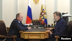 Президент России Владимир Путин и директор ГАБТ Владимир Урин.