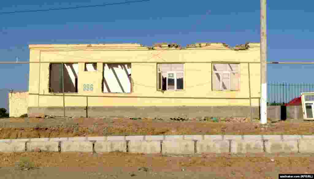Жилой дом, попавший под снос в поселке Чоганлы. 