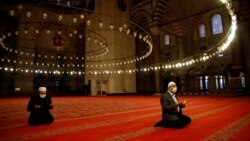 Molitva u džamiji, Istanbul