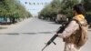 سرباز افغان در جریان درگیری‌ها برای بازپس‌گیری کنترل قندوز از طالبان؛ طالبان در تمامی دوره مذاکرات صلح از حملات خود به مناطق نظامی و غیرنظامی در افغانستان دست نکشید.