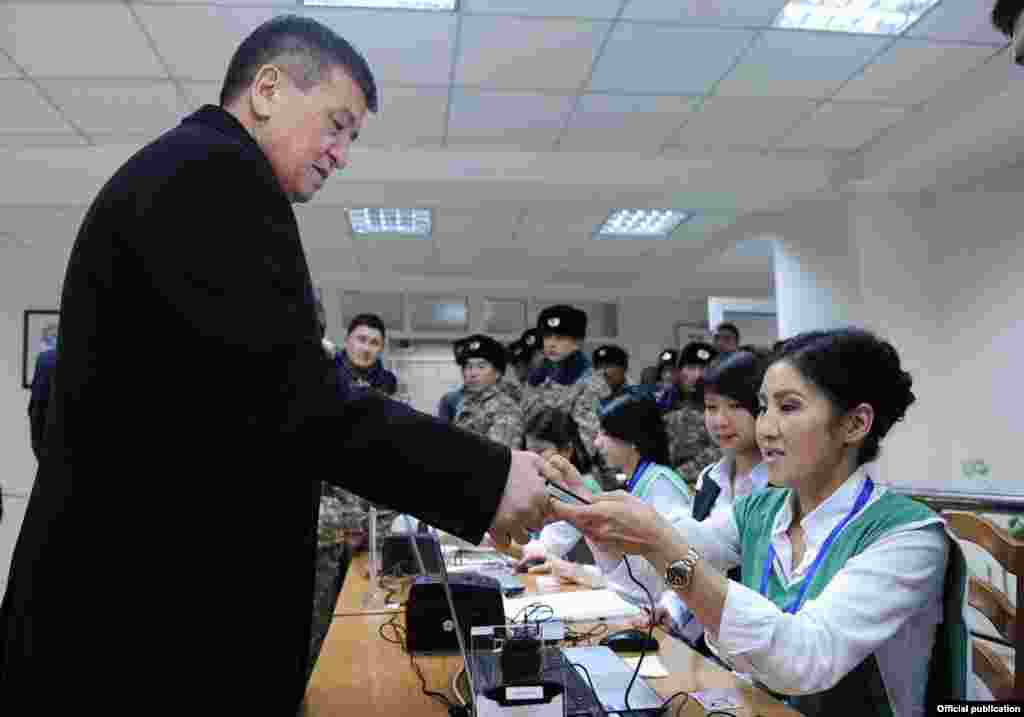 Prime Minister Sooronbai Jeenbekov votes in Bishkek.