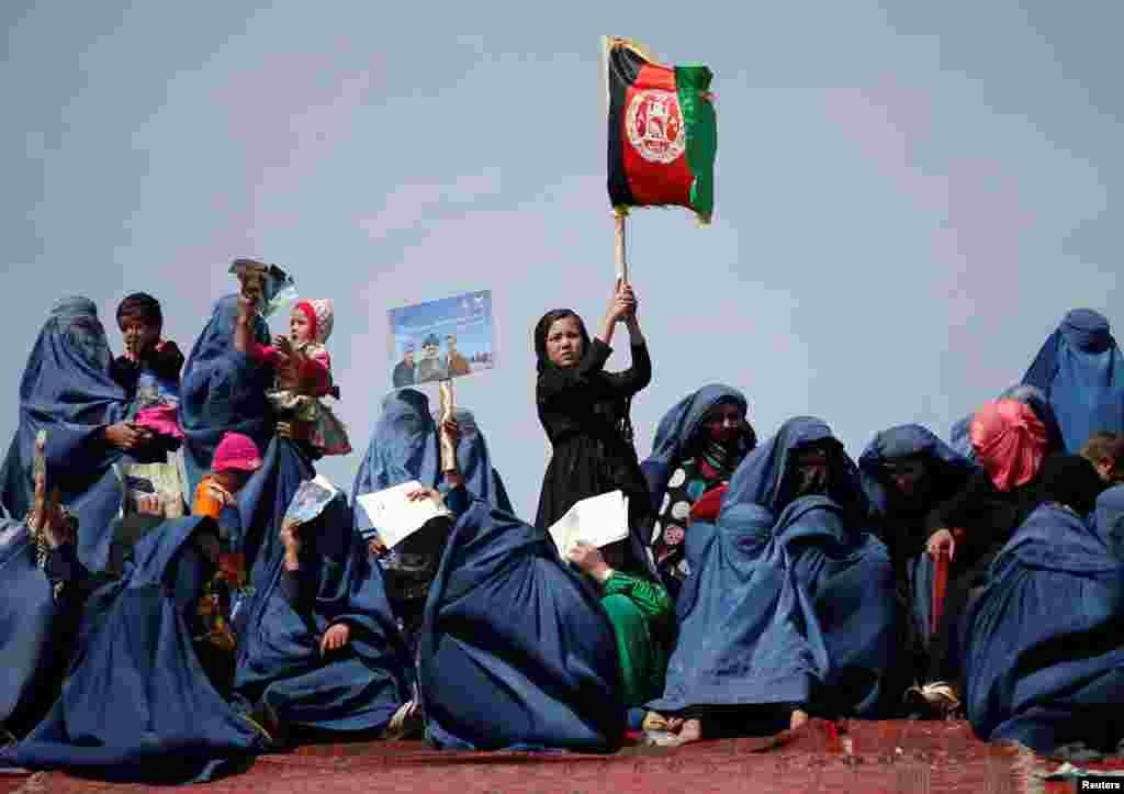 Supporters of Afghan presidential candidate Ashraf Ghani Ahmadzai attend an election campaign rally in Konduz Province. (Reuters/Ahmad Masood)