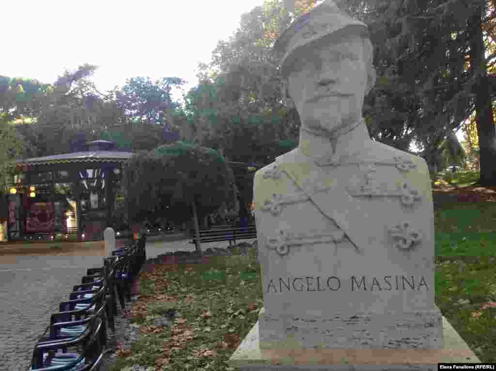 Анджело Массино, на улице имени которого расположена Американская Академия