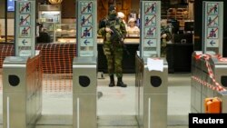 Բելգիա - Զինվորականը պարեկություն է իրականացնում Բրյուսելի մետրոպոլիտենում, 25-ը նոյեմբերի, 2015թ․