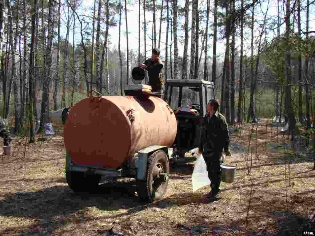 Ukraine -- Birch juice, Chernigiv region, 13Apr2010 - Березовий сік