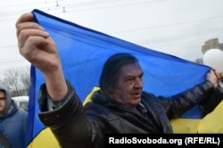 Учасник акції «За мир і єдність України» в Сімферополі, 7 березня 2014 року