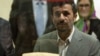 منشور کوروش در دست محمود احمدی‌نژاد