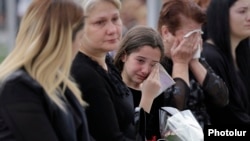 Armenia - Relatives of police officers killed in a standoff with opposition gunmen attend a remembrance ceremony in Yerevan, 28Sep2016.