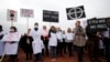 "Врачи без границ" провели акцию протеста против бомбардировки больницы в Кундузе (Женева, 3 ноября 2015 года)