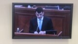 Chiril Gaburici, pe monitorul din sala pentru presă din incinta Parlamentului