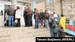 Coadă de alegători din regiunea separatistă votând la Varnița la precedentele alegeri prezidențiale