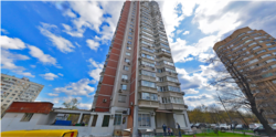 Згідно з російським реєстром нерухомості, дружина міністра має у власності третину квартири на 109 квадратних метрів у Москві (разом із матір’ю і братом)