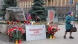 De Ziua Amintirii Victimelor Represiunii Politice, la Moscova, la monumentul „Piatra Solovețki” în apropierea Lubiankăi, în 2011