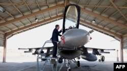 اردن محل استقرار جنگنده‌های اف ۱۶ آمریکا است که از آسمان آن برای بمباران مواضع گروه حکومت اسلامی استفاده می‌کنند.