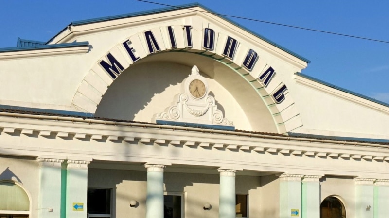 Мэр Мелитополя сообщил о масштабном пожаре в районе базы российских войск в городе 