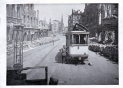 Леонід Рабинович, Дрезден 1945 рік. Фото: zwinger.it Авторські права © Всі права захищені | Літературна спадщина Леоніда Волинського | Тексти та дослідження Олени Костюкович. Із публікації «Настоящего времени»