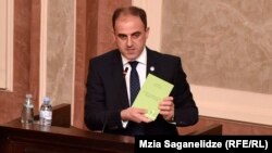 Депутаты тбилисского сакребуло намерены сделать все возможное, чтобы заставить мэра ответить на интересующие их вопросы