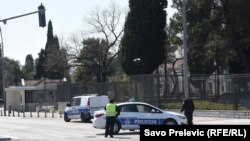 Arhivska fotografija Policije Crne Gore ispred Ambasade SAD u Podgorici