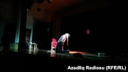 Nihad Qulamzadə "Əsa" teatrının səhnəsində.