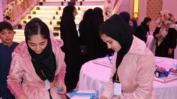 دختران روبات‌ساز افغان، در نمایشگاه "تکنالوژی و کار آفرینی" در ولایت هرات
