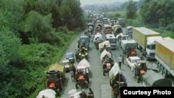 Croatia - Balkan War/Croatia War/Operation Storm, Serb refugees going towards Serbia, 1995