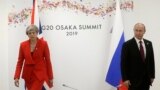 Мертвое лицо Терезы Мэй при встрече с Владимиром Путиным на саммите в Осаке 28 июня 2019