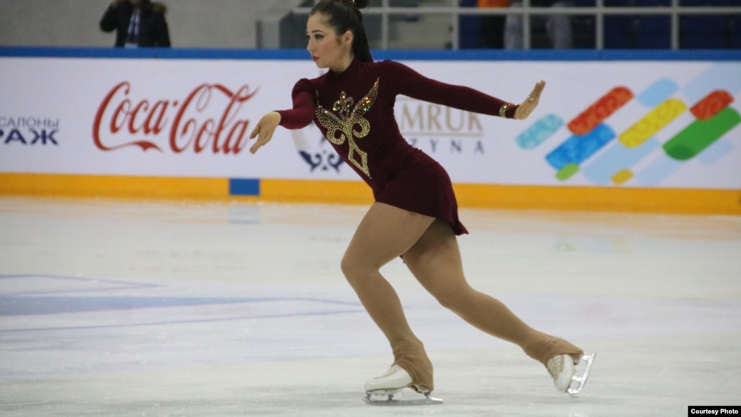 Сіз оның трусигін көре аласыз