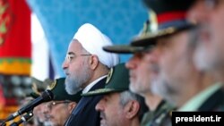 Predsjednik Irana Hassan Rouhani sa oficirima iranske vojske (ilustracija)