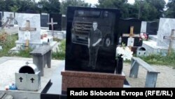 Надгробен споменик изработен од Љубомир Михајловски од Тетово. 