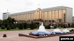 Тошкентдаги ҳукумат биноси.