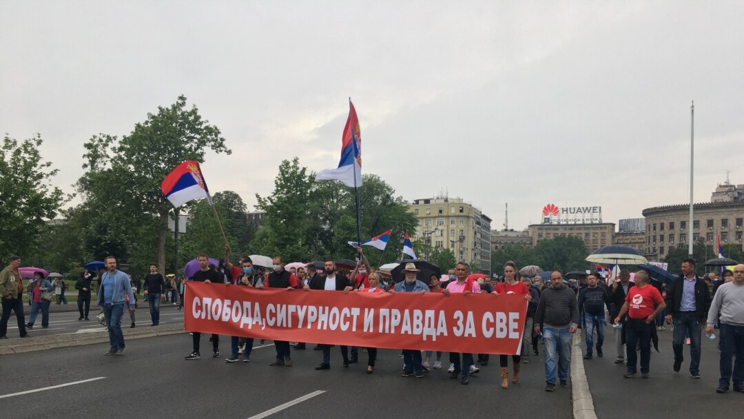 Nakon skupa ispred Narodne Skupštine kranula je protestna šetnja