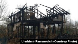 Дом Рамановічаў пасьля пажару