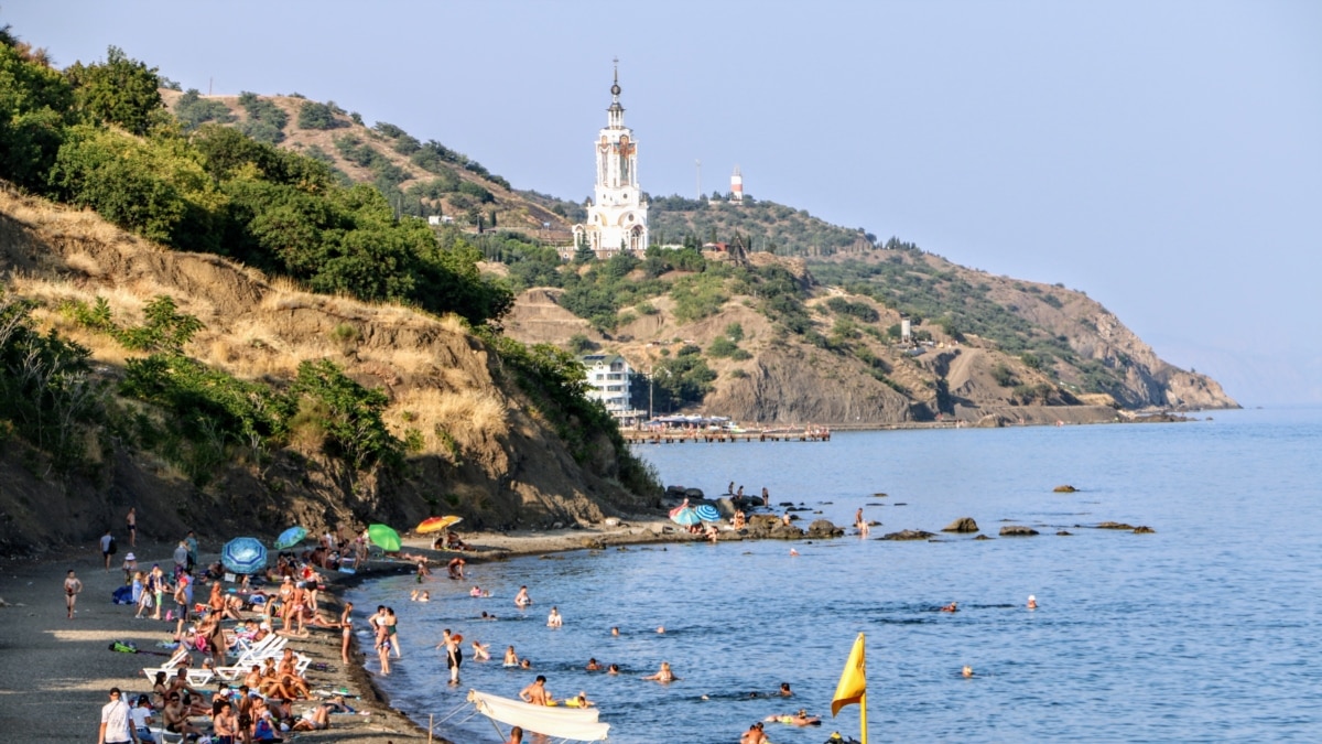 Солнечногорское под Алуштой: в ожидании потока туристов (фотогалерея)