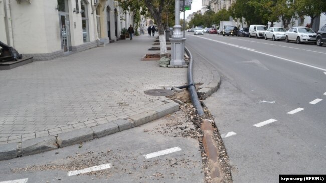 На улице Большой Морской в центре Севастополя начали менять коммуникации. Октябрь 2019 года