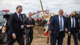 Сръбският президент Александър Вучич и бившият премиер на България Бойко Борисов проверяват как върви строителството на продължението на газопровода "Турски поток" през България. Снимката е от 1 юни 2020 г.