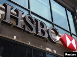 Логотип HSBC банка. Иллюстративное фото.