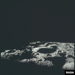 Лунные кратеры, сфотографированные американским "Аполлоном 12"