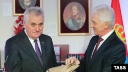 Serbian President Tomislav Nikolic (left) and Volga Group owner Gennady Timchenko attend the opening ceremony of the Serbian Consulate-General in St. Petersburg on October 12.