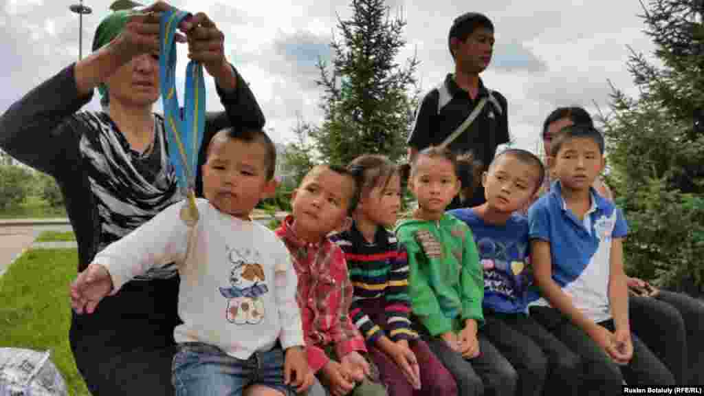 Шесть из восьми детей Женисгуль Ермухамет родились в Казахстане.