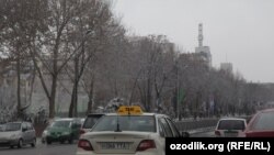 2012 йилнинг январидан тусини ўзгартирган Тошкент таксиси.