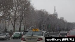 Тошкентдаги таксилар фақат қаймоқ рангда бўлиши шарт қилиб белгиланган.