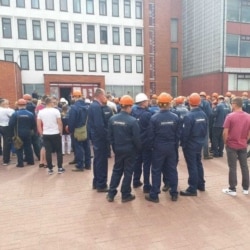 Бастующие работники нефтеперерабатывающего комплекса «Нафтан» в белорусском Новополоцке, 14 августа 2020 года